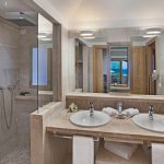 bathroom-junior-suite.jpg